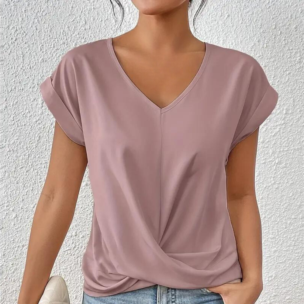 Roze dames T-shirt met V-hals en korte mouwen, casual stijl, gemaakt van zachte stof. Perfect voor zomerse outfits en dagelijkse mode.