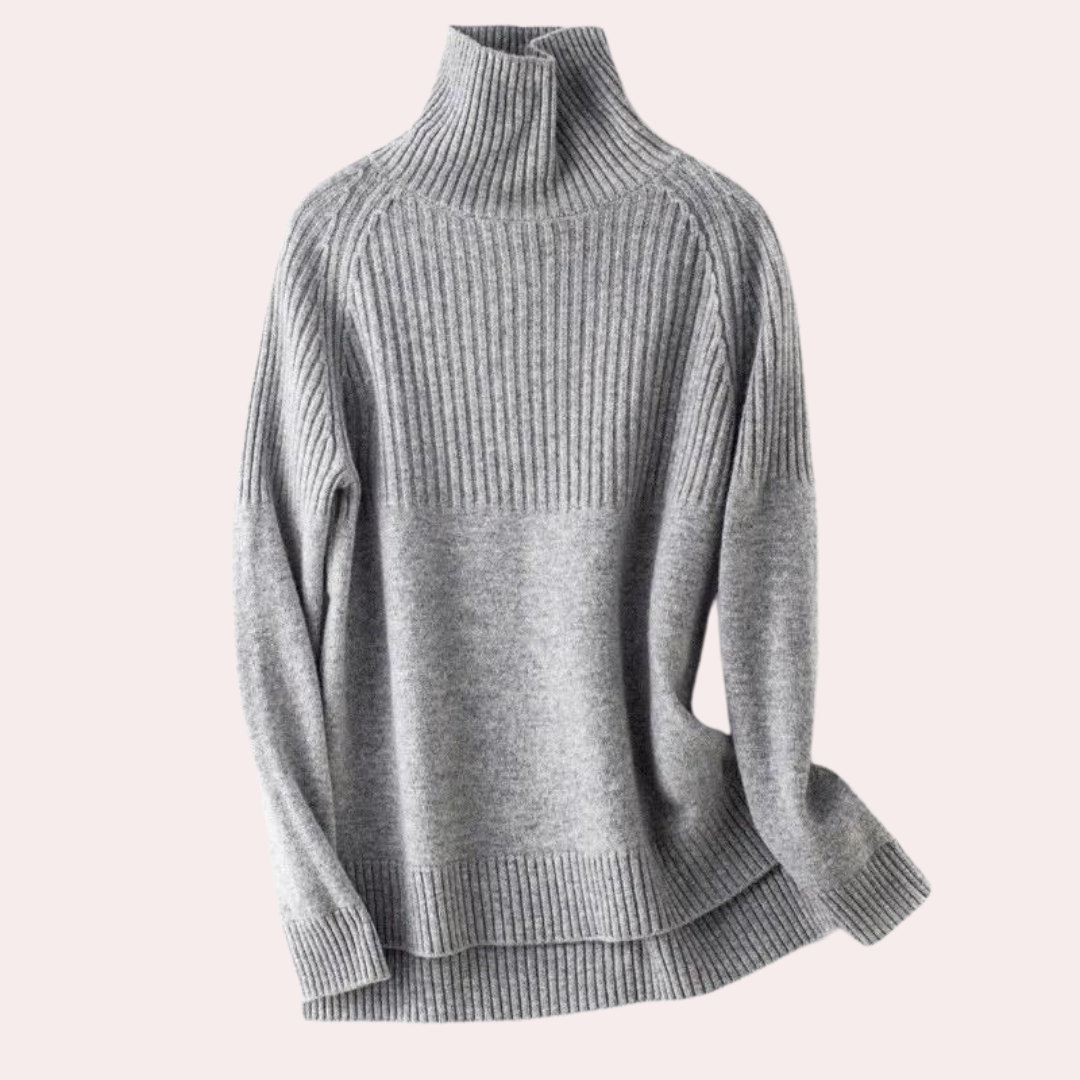 Grijze damestrui met hoge kraag, ribbelpatroon en lange mouwen. Stijlvolle en warme winterkleding, perfect voor casual en chique outfits.