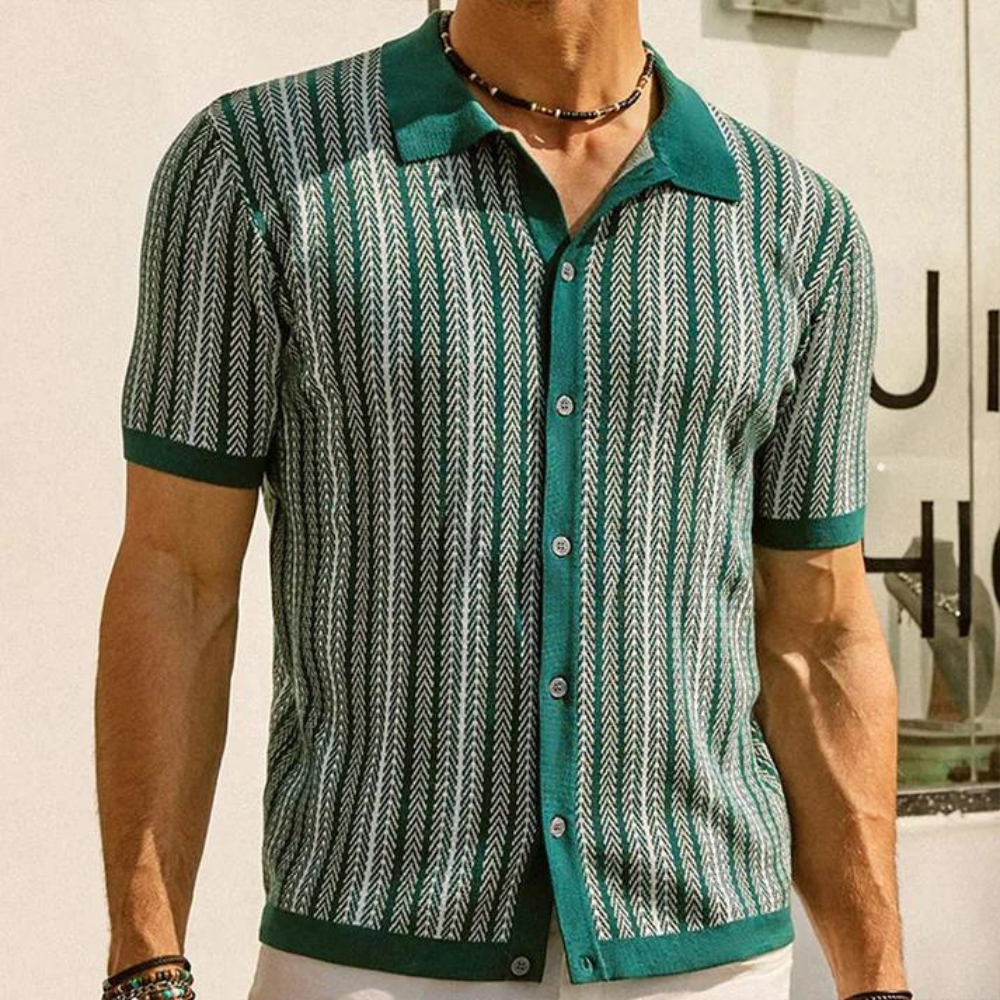 Groene herenpolo met visgraatpatroon, korte mouwen en knoopsluiting. Stijlvolle zomermode, perfect voor casual en formele gelegenheden.