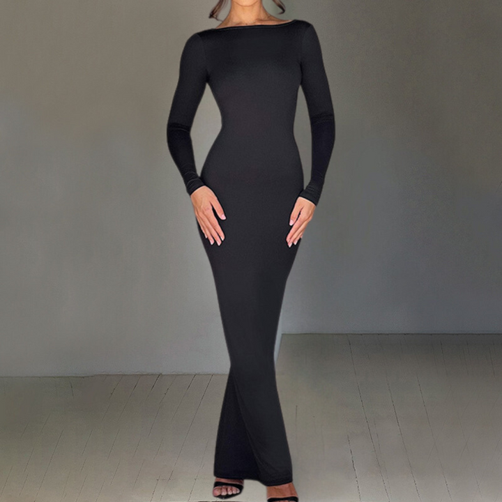 Elegante zwarte lange jurk met lange mouwen, nauwsluitend ontwerp, geschikt voor avondkleding of formele gelegenheden, minimalistisch en stijlvol.