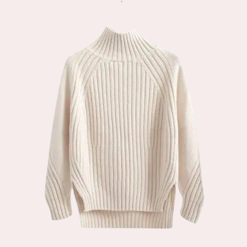 Witte gebreide trui met hoge hals, lange mouwen en geribbelde textuur. Stijlvolle damesmode, perfect voor herfst- en winterseizoenen.