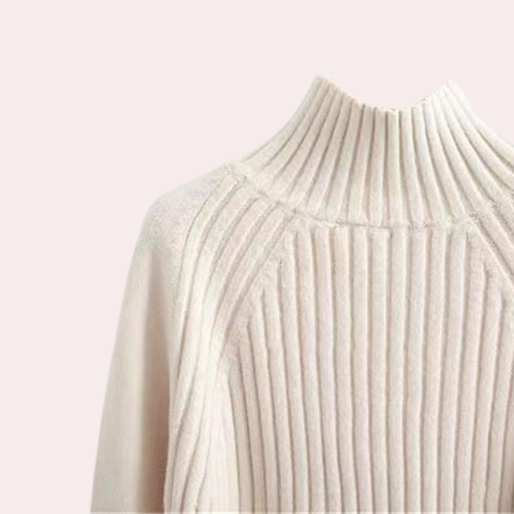 Witte geribbelde coltrui dames, stijlvolle wintermode, zachte katoenen stof, modieuze kleding, comfortabele pasvorm, trendy design.