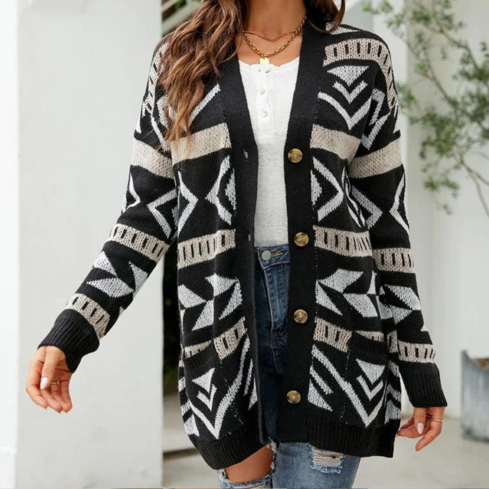 Zwarte gebreide damesvest met geometrisch patroon, knopen en lange mouwen. Perfect voor herfstmode en casual outfits. Comfortabel en stijlvol.