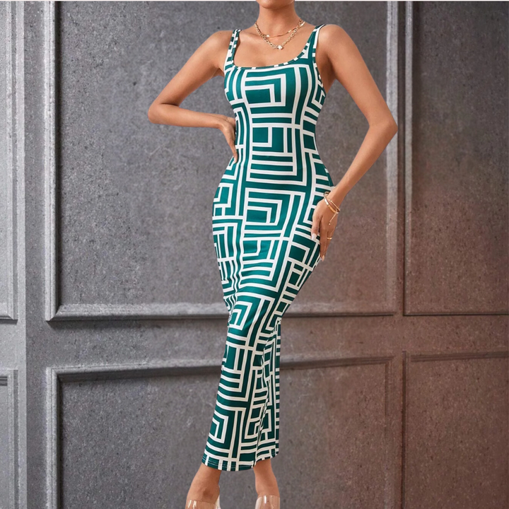 Groene geometrische jurk met vierkante patronen, mouwloos ontwerp, gedragen door een model. Perfect voor modieuze zomerkleding en avonduitjes.