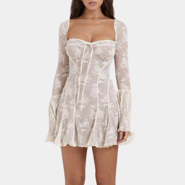 Witte kanten jurk met lange mouwen en bloemenpatroon, elegante damesmode, perfecte outfit voor speciale gelegenheden en avondkleding.