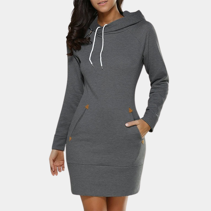 Donkergrijze damesjurk met capuchon, lange mouwen en zakken. Comfortabele casual stijl, ideaal voor herfst en winter. Perfect voor dagelijks gebruik.