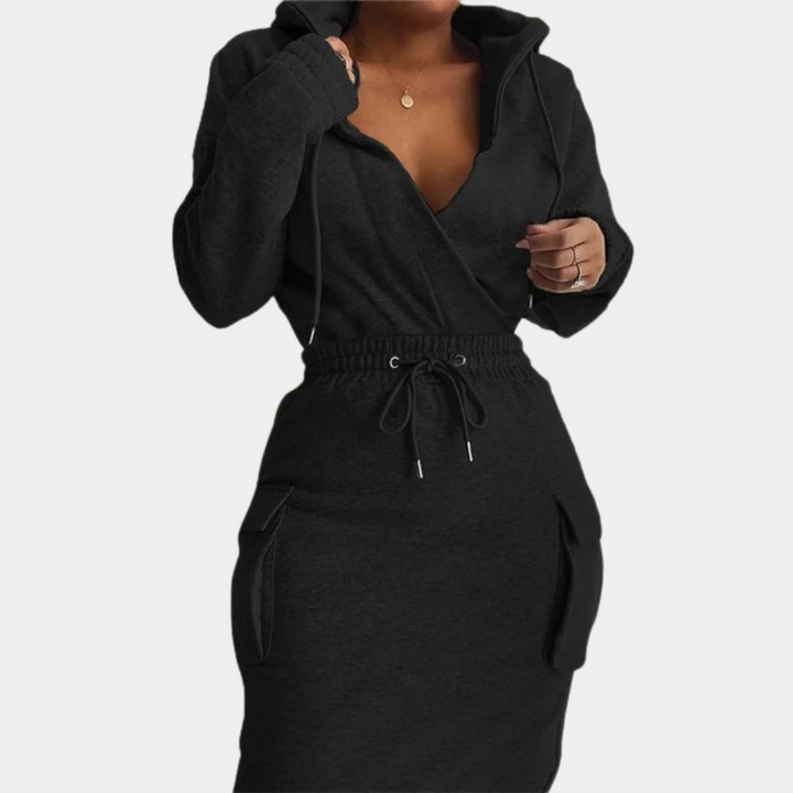 Zwarte dames hoodie-jurk met capuchon, lange mouwen en zakken. Comfortabele en stijlvolle kleding voor casual en sportieve looks.