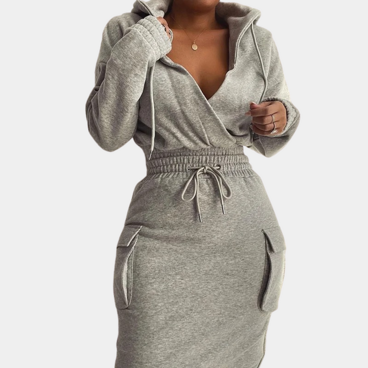 Grijze damesjurk met capuchon, lange mouwen en zakken. Comfortabele, casual stijl. Perfect voor dagelijks gebruik en modieuze outfits.