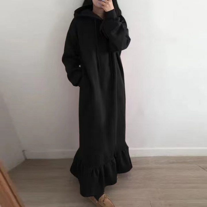 Zwarte hoodie-jurk met lange mouwen en ruches, comfortabele casual damesmode, ideaal voor herfst en winter, trendy en stijlvol ontwerp.