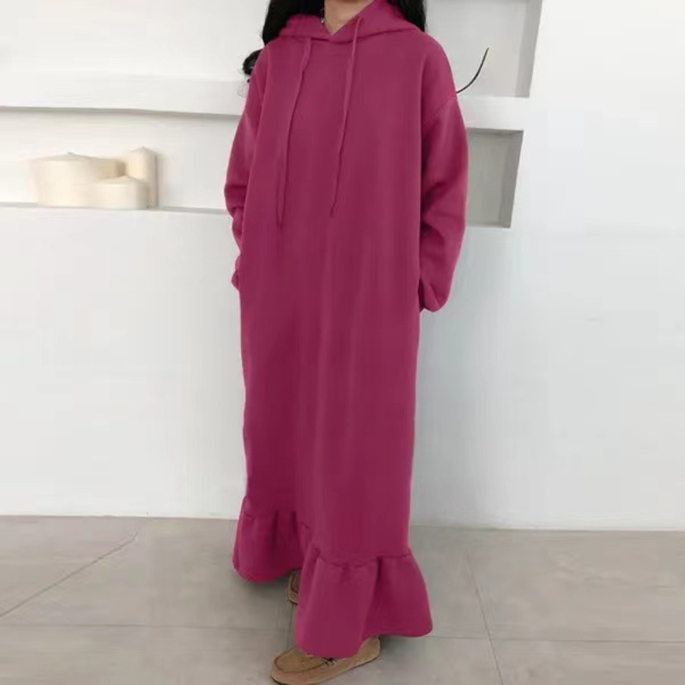 Roze oversized hoodie jurk met ruches, comfortabele damesmode, casual winteroutfit, trendy en stijlvol, perfect voor dagelijks gebruik.