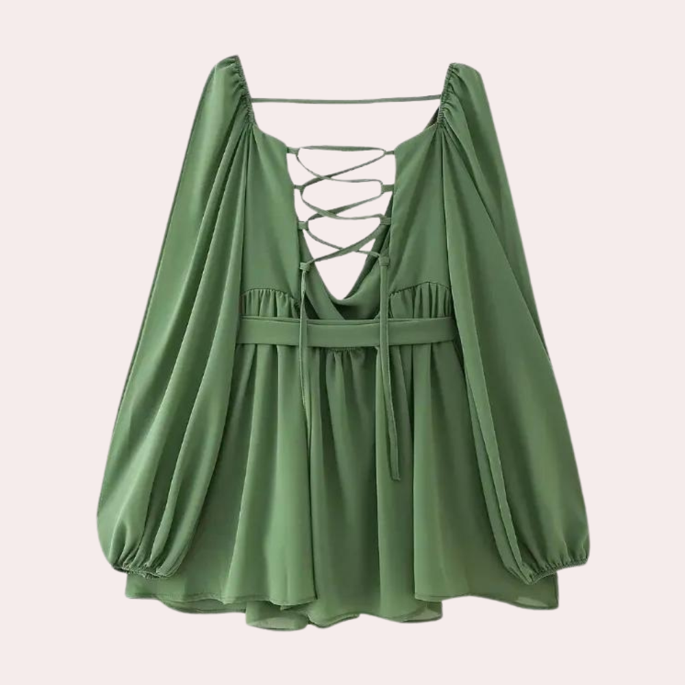 Groene blouse met lange mouwen en open rug, voorzien van vetersluiting en losse pasvorm. Perfect voor modieuze dameskleding en casual outfits.