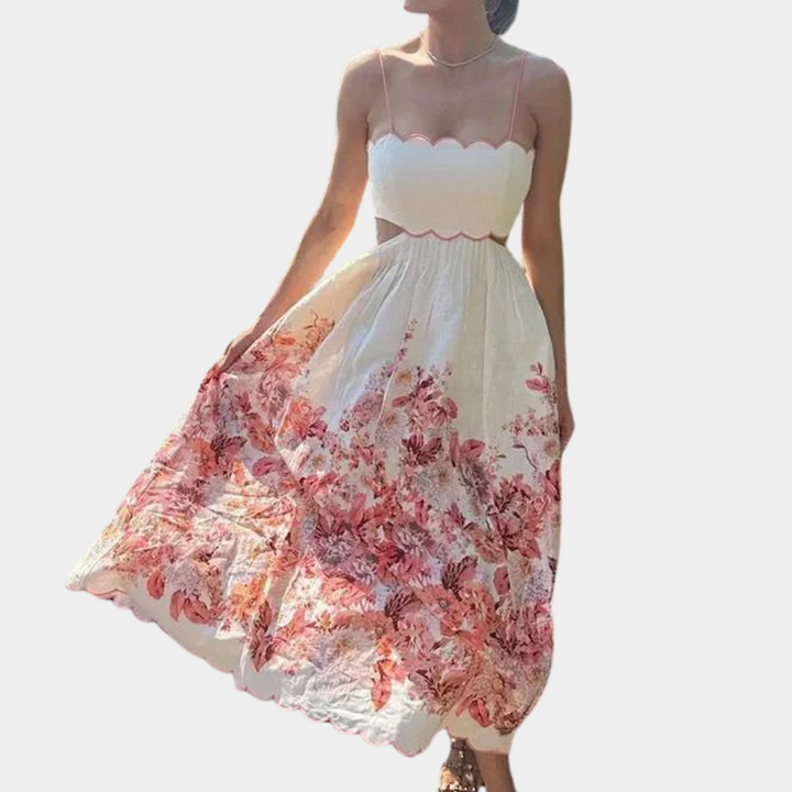 Vrouw in elegante witte zomerjurk met roze bloemenprint en spaghettibandjes. Perfect voor zomerse evenementen en casual chique stijl.