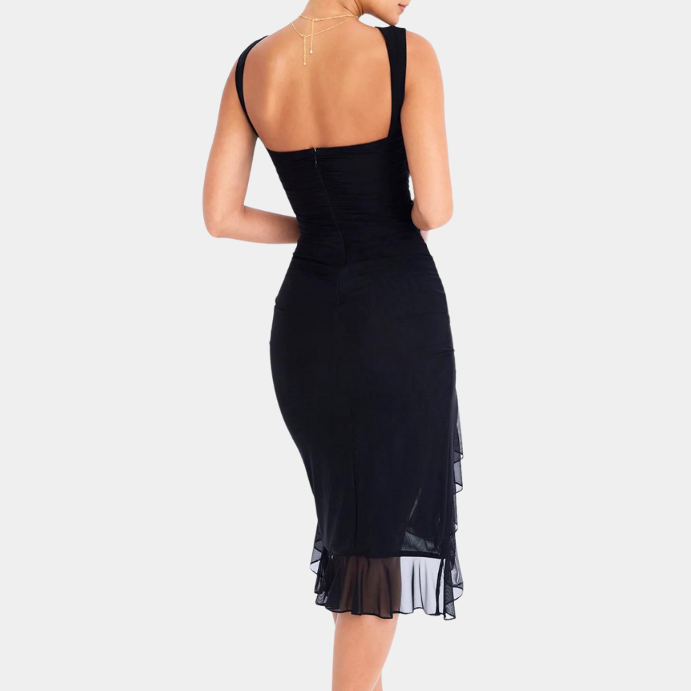 Elegante zwarte cocktailjurk met ruches en transparante zoom, mouwloos ontwerp, perfect voor avondfeesten en speciale gelegenheden.