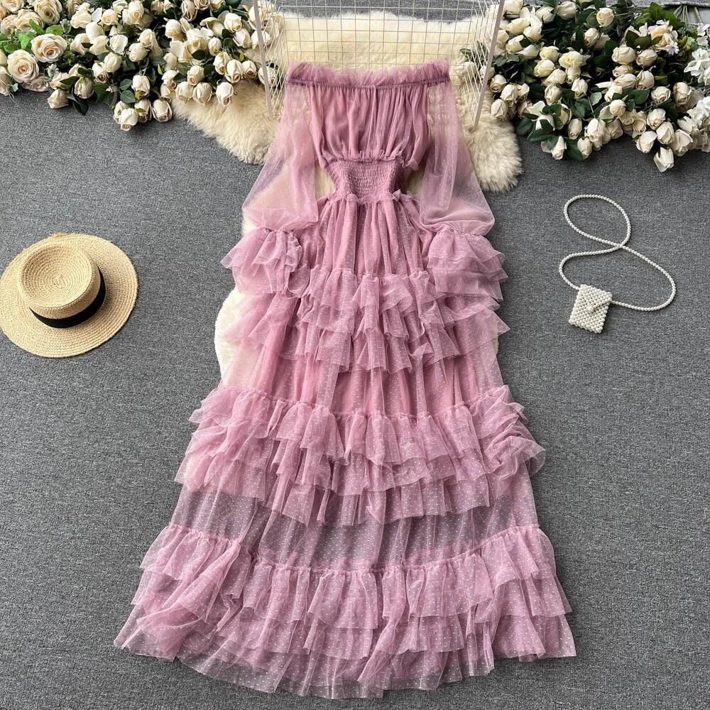 Paarse strapless jurk met ruches, perfect voor zomerfeesten. Elegant ontwerp, luchtige stof. Ideaal voor modebewuste vrouwen.