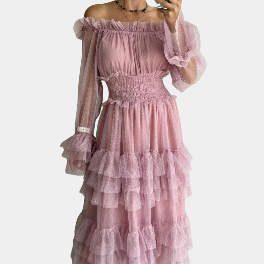 Roze off-shoulder jurk met ruches en lange mouwen, ideaal voor zomerfeesten. Elegante damesmode, trendy en stijlvol ontwerp.