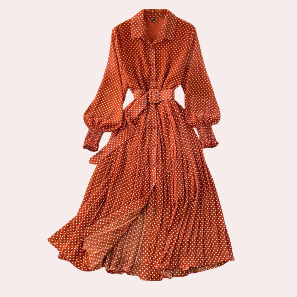 Oranje-rode polkadot jurk met lange mouwen en riem, elegante vintage stijl, damesmode, perfect voor feestjes en casual gelegenheden.