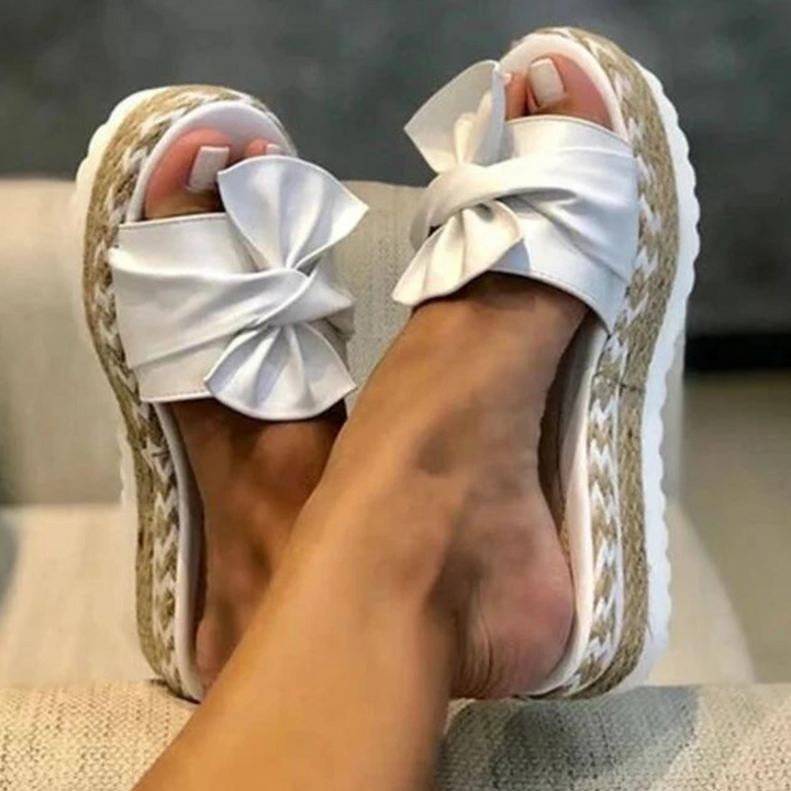 Witte dames sandalen met strik, espadrille plateauzool, zomerschoenen, casual stijl, comfortabele pasvorm, trendy modeaccessoire.