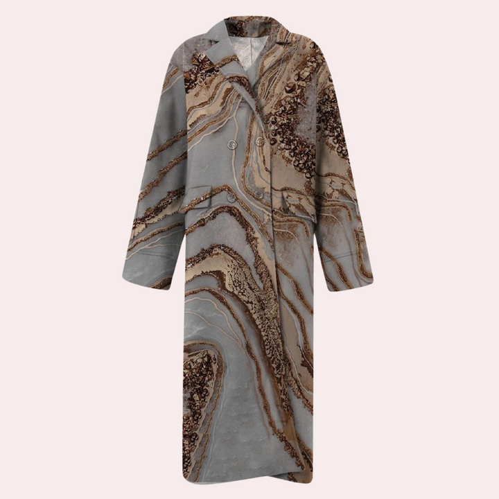 Lange damesjas met marmerprint, grijs en bruin, elegante wintermode, dubbele knopenrij, stijlvolle en warme dameskleding.