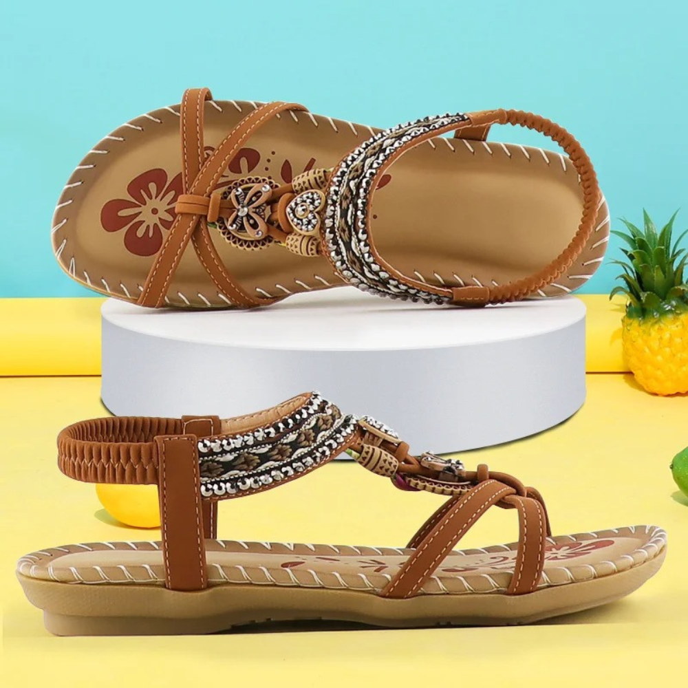 Bruine dames sandalen met kralen en bloemenpatroon, comfortabele zool, zomers design, perfect voor casual en strandoutfits.