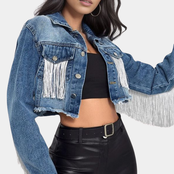 Donkerblauw spijkerjack met franjes, damesmode, trendy denim jas, casual outfit, stijlvolle kleding, modieuze look, herfstmode.