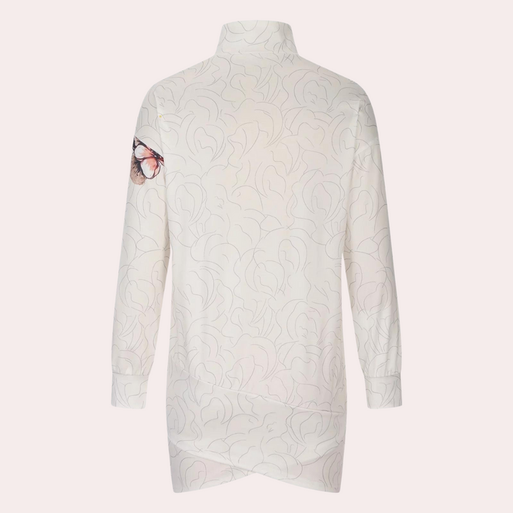 Witte blouse met lange mouwen en subtiel bloemenpatroon, Venetiaanse stijl. Perfect voor modieuze dameskleding, elegant en veelzijdig.