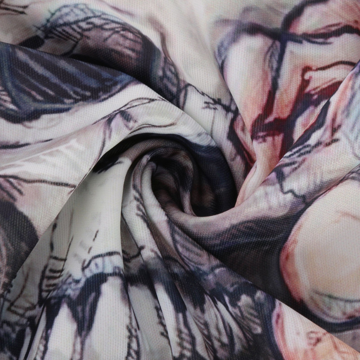 Witte Venetia-stof met gedetailleerd, abstract patroon, ideaal voor modeontwerp en interieurdecoratie. Hoogwaardige textielprint.