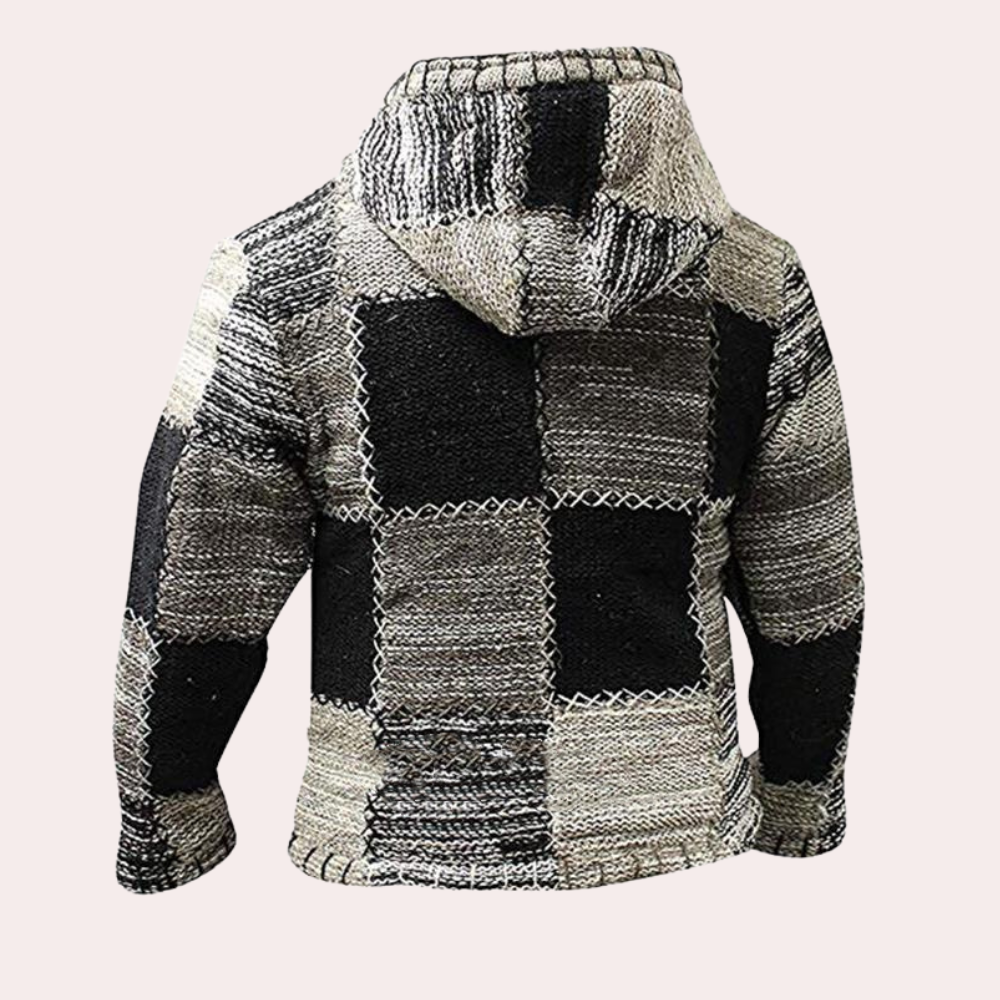 Grijze patchwork hoodie met capuchon, zwart-witte vierkanten, handgemaakt, unisex, warme winterkleding, boho-stijl, duurzame mode.