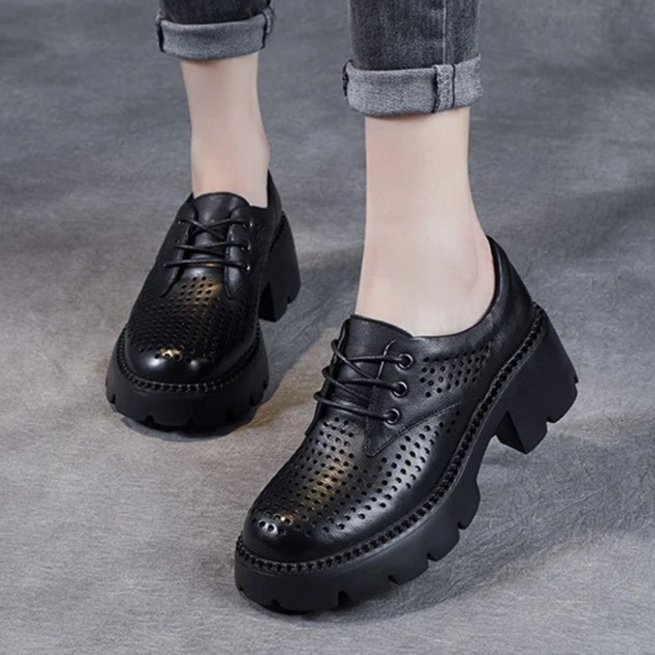Zwarte leren damesschoenen met dikke zool en veters, geperforeerd ontwerp, casual en stijlvol, perfect voor dagelijks gebruik en modebewuste outfits.