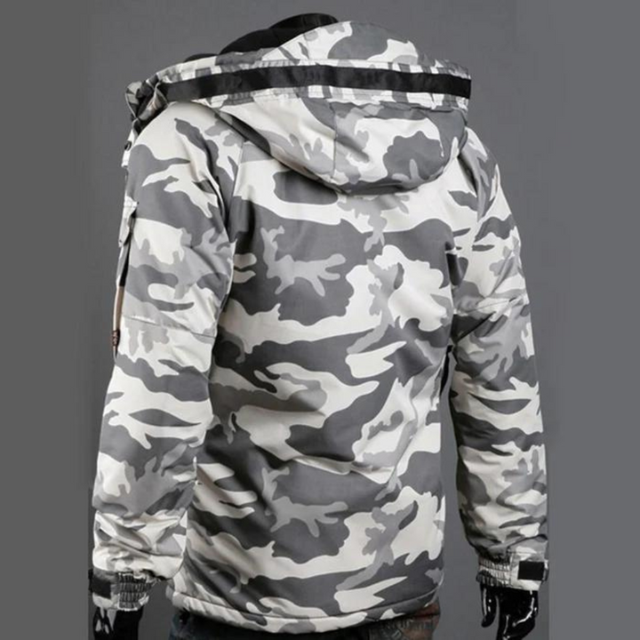 Witte camouflage winterjas met capuchon, herenmode, waterdicht, warme buitenkleding, stijlvolle jas voor koude seizoenen, trendy design.