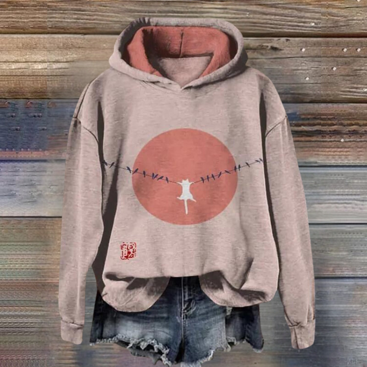 Grijze hoodie met rode cirkel en vogelprint, casual streetwear, damesmode, trendy oversized stijl, perfect voor herfst en winter.
