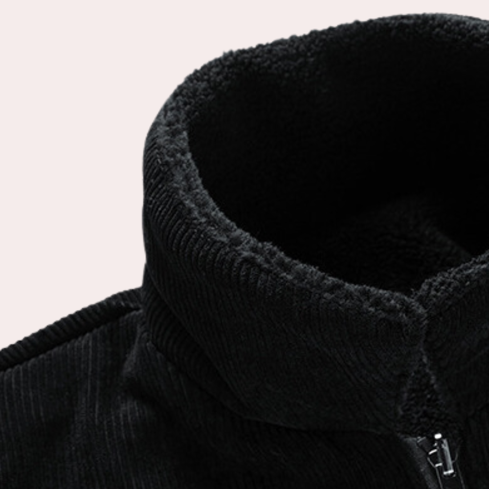 Zwarte corduroy jas met hoge kraag en ritssluiting, stijlvolle wintermode, warme herenjas, trendy kleding, comfortabele buitenkleding.