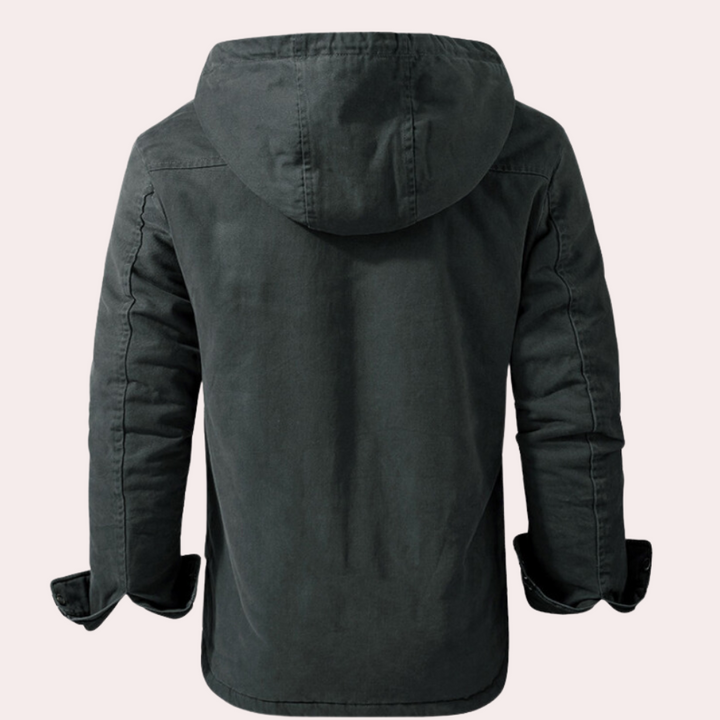 Donkergroene herenjas met capuchon, rugaanzicht. Stijlvolle winterjas, warme voering, casual design. Perfect voor koude seizoenen.