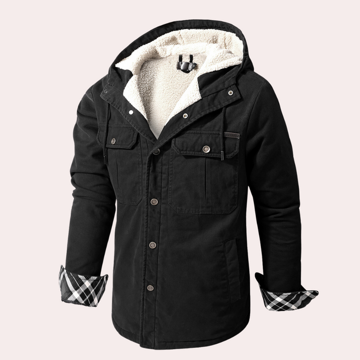 Zwarte herenjas met capuchon, knopen en geruite voering. Winterjas, warme voering, casual stijl. Perfect voor koude seizoenen.