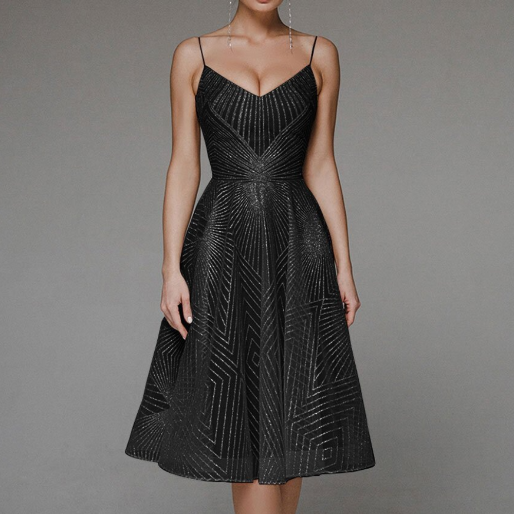 Zwarte cocktailjurk met geometrisch patroon, mouwloos ontwerp, V-hals en elegante uitstraling. Perfect voor avondfeesten en speciale gelegenheden.