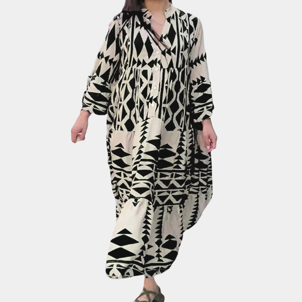 Zwart-witte maxi-jurk met geometrisch patroon, lange mouwen en V-hals. Perfect voor casual en boho-stijl outfits. Comfortabele pasvorm.