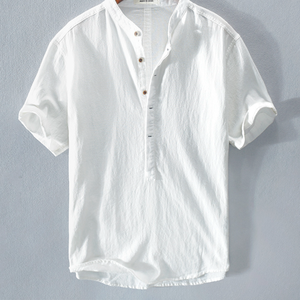 Witte linnen herenoverhemd met korte mouwen en knoopsluiting, ideaal voor casual zomeroutfits. Comfortabel en stijlvol design.