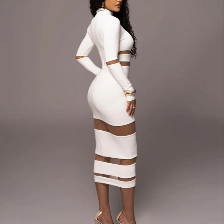 Witte bodycon jurk met transparante strepen, lange mouwen en hoge hals. Elegante damesmode, perfect voor avondkleding en feestelijke gelegenheden.
