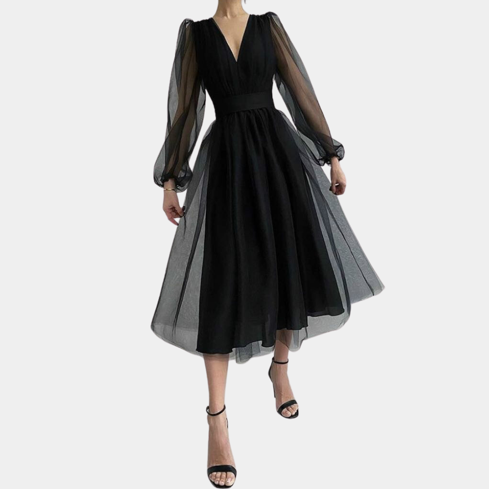 Elegante zwarte avondjurk met lange doorschijnende mouwen en diepe V-hals, perfect voor formele gelegenheden en stijlvolle evenementen.