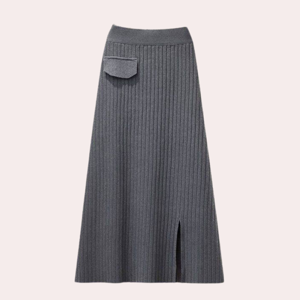 Grijze geribbelde maxi-rok met split en zakdetail, damesmode, elegante winterkleding, stijlvolle lange rok, comfortabele pasvorm.