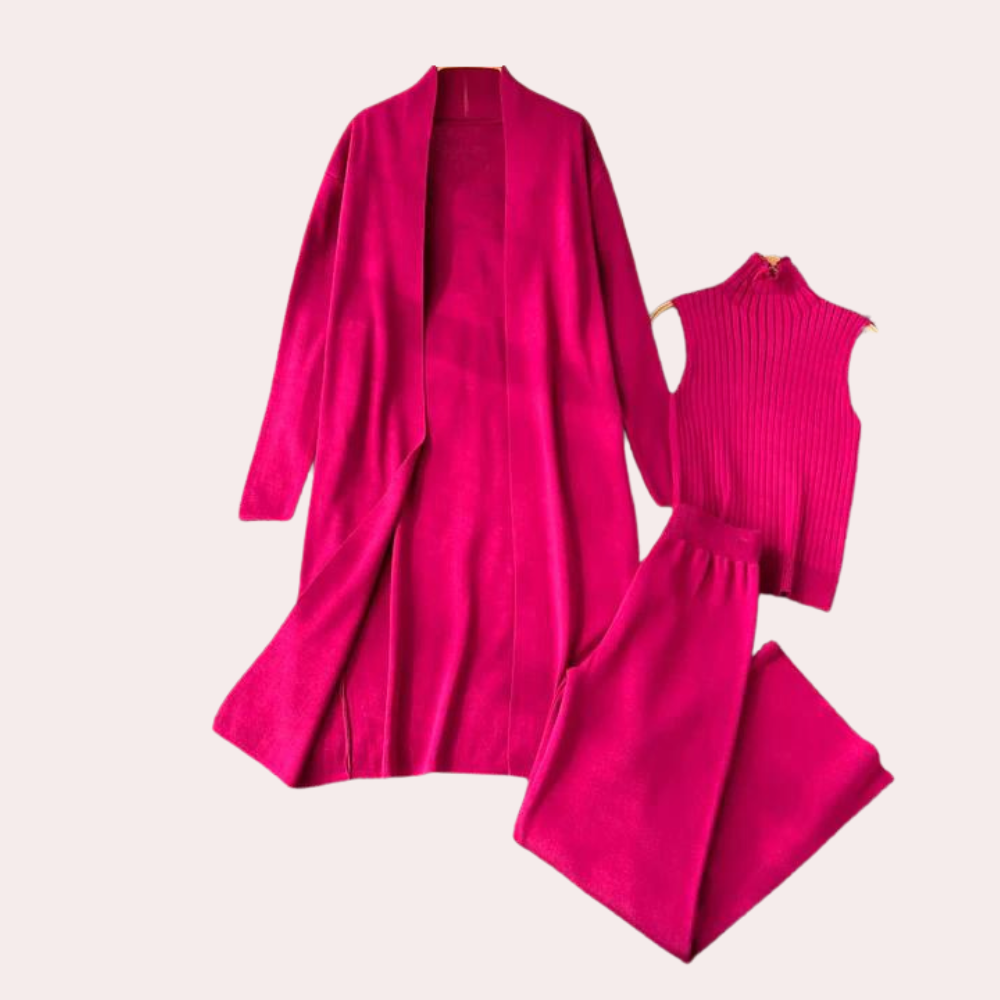 Felroze dameskleding set met lange jas, mouwloze top en broek. Trendy herfstmode, comfortabele pasvorm, stijlvolle outfit voor dames.