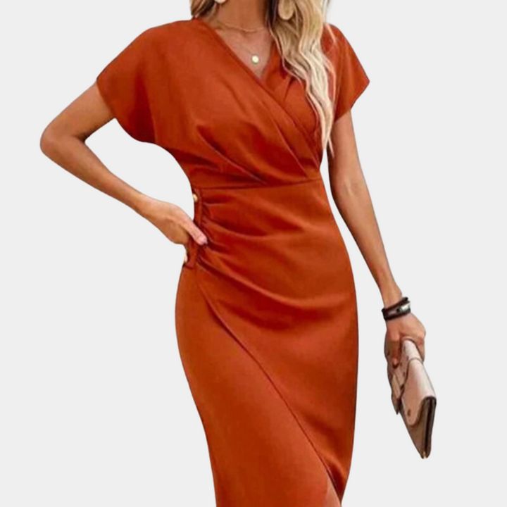 Oranje damesjurk met korte mouwen, V-hals en tailleband, ideaal voor zomer en casual gelegenheden. Trendy mode voor vrouwen.