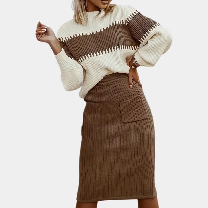 Vrouw in stijlvolle bruine en witte gebreide trui en rok set, herfstmode, casual chique outfit, trendy dameskleding, comfortabele herfstlook.