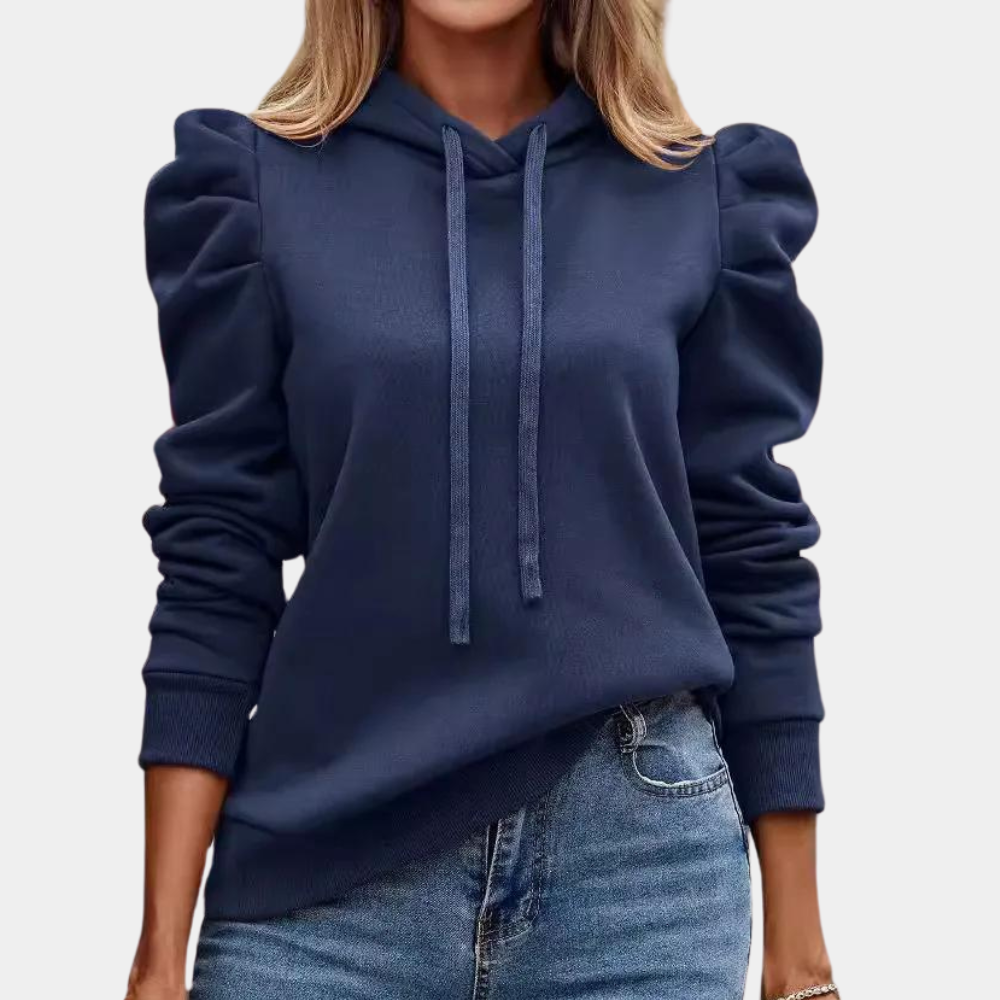 Blauwe dameshoodie met pofmouwen, casual stijl, gecombineerd met spijkerbroek. Comfortabele en modieuze kleding voor dagelijks gebruik.