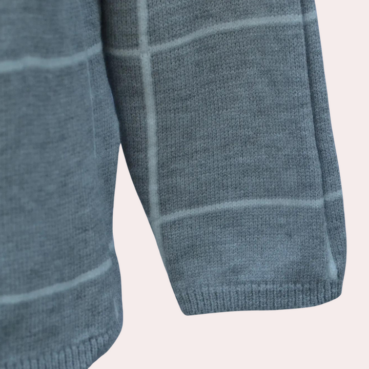 Grijze trui met ruitpatroon, zachte stof, lange mouw, casual kleding, modetrend, comfortabele herenkleding, stijlvolle wintertrui.