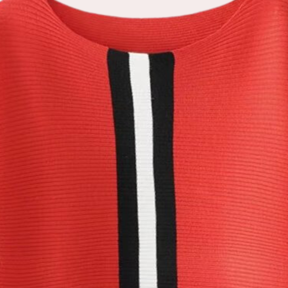 Rood gebreide trui met zwarte en witte verticale strepen, damesmode, herfstkleding, trendy design, comfortabele stof, casual stijl.