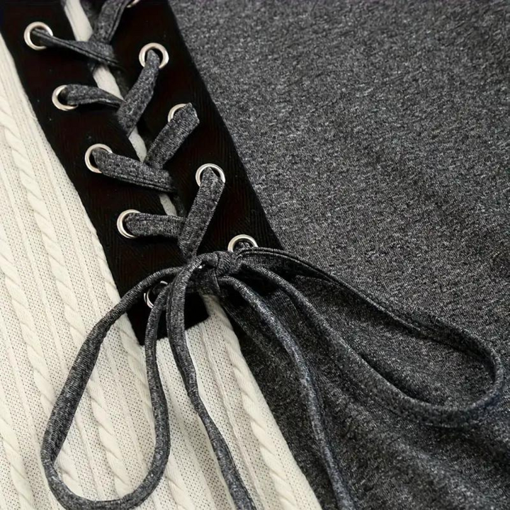 Grijze trui met veterdetail en kabelpatroon, modieuze dameskleding, comfortabele en stijlvolle herfst- en wintermode.