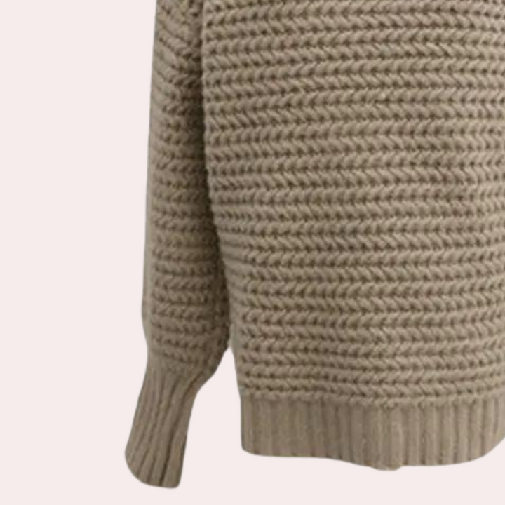 Beige gebreide trui met lange mouwen, geribbelde boorden en textuurpatroon. Perfect voor herfstmode en casual outfits. Comfortabel en stijlvol.