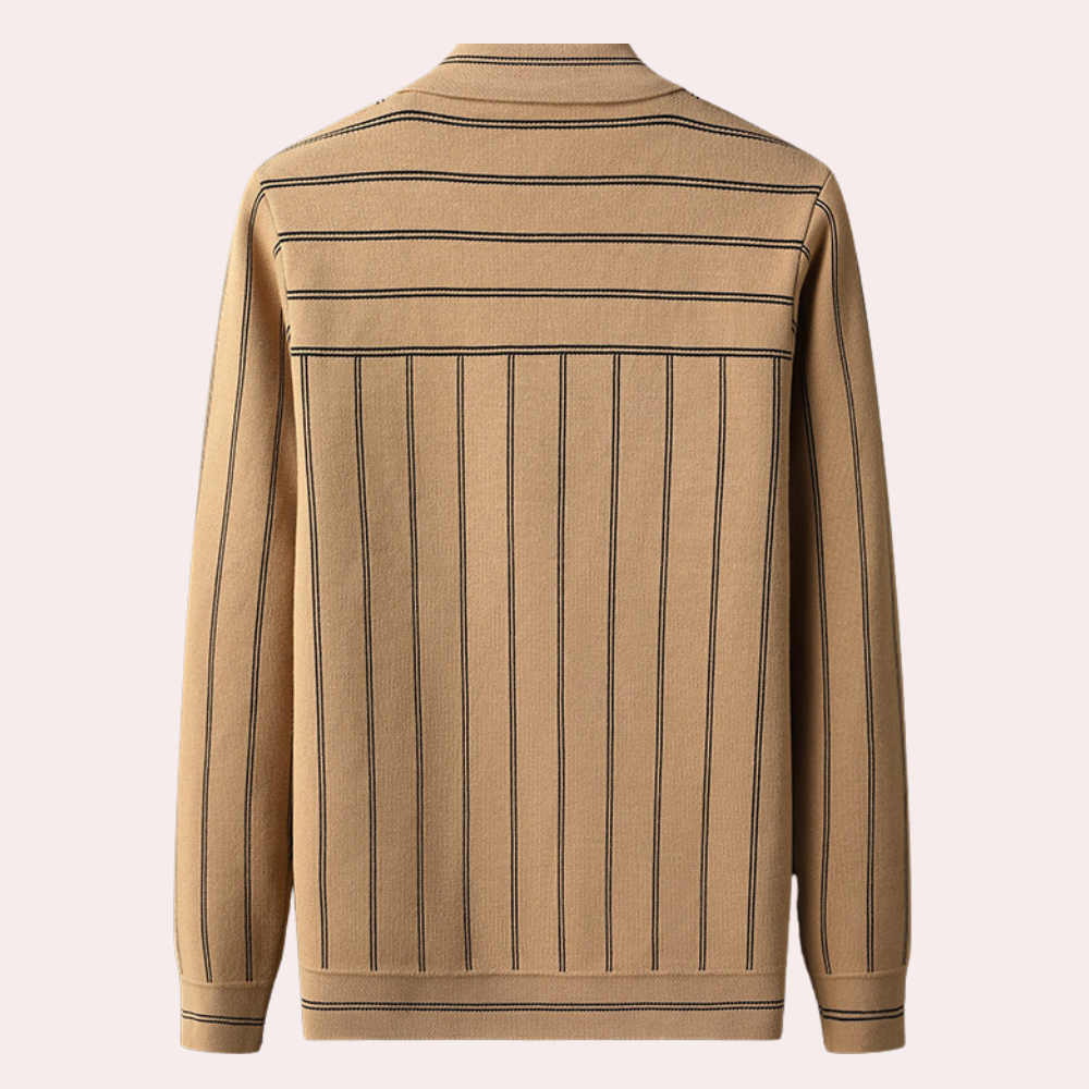 Beige gestreepte trui, herenmode, achteraanzicht. Stijlvolle casual kleding, lange mouwen, hoogwaardige stof, trendy design.