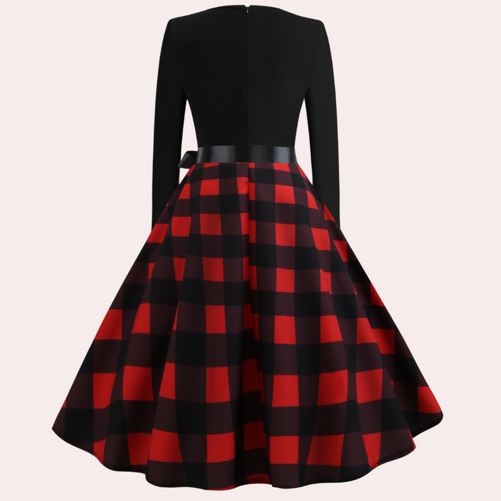 Zwart-rood geruite jurk met lange mouwen en wijde rok, retro stijl, perfect voor feestjes en casual gelegenheden. Elegante damesmode.