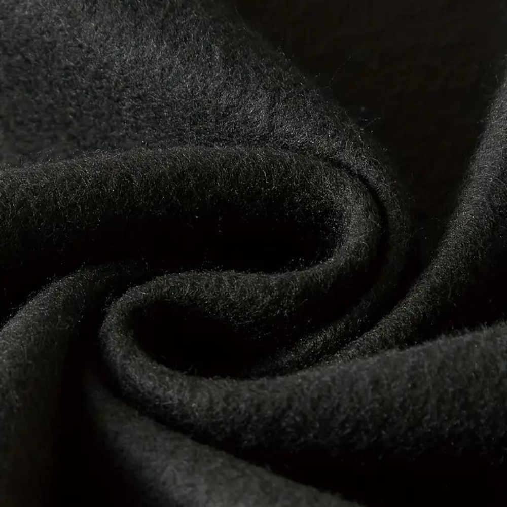 Zwarte wollen stof close-up, zachte textuur, hoogwaardige textielmaterialen, geschikt voor kleding en interieur, luxe en duurzaam.